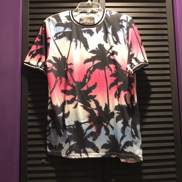 Blue pink white and black paradise style tee-shirt - Picture 1 of 6
